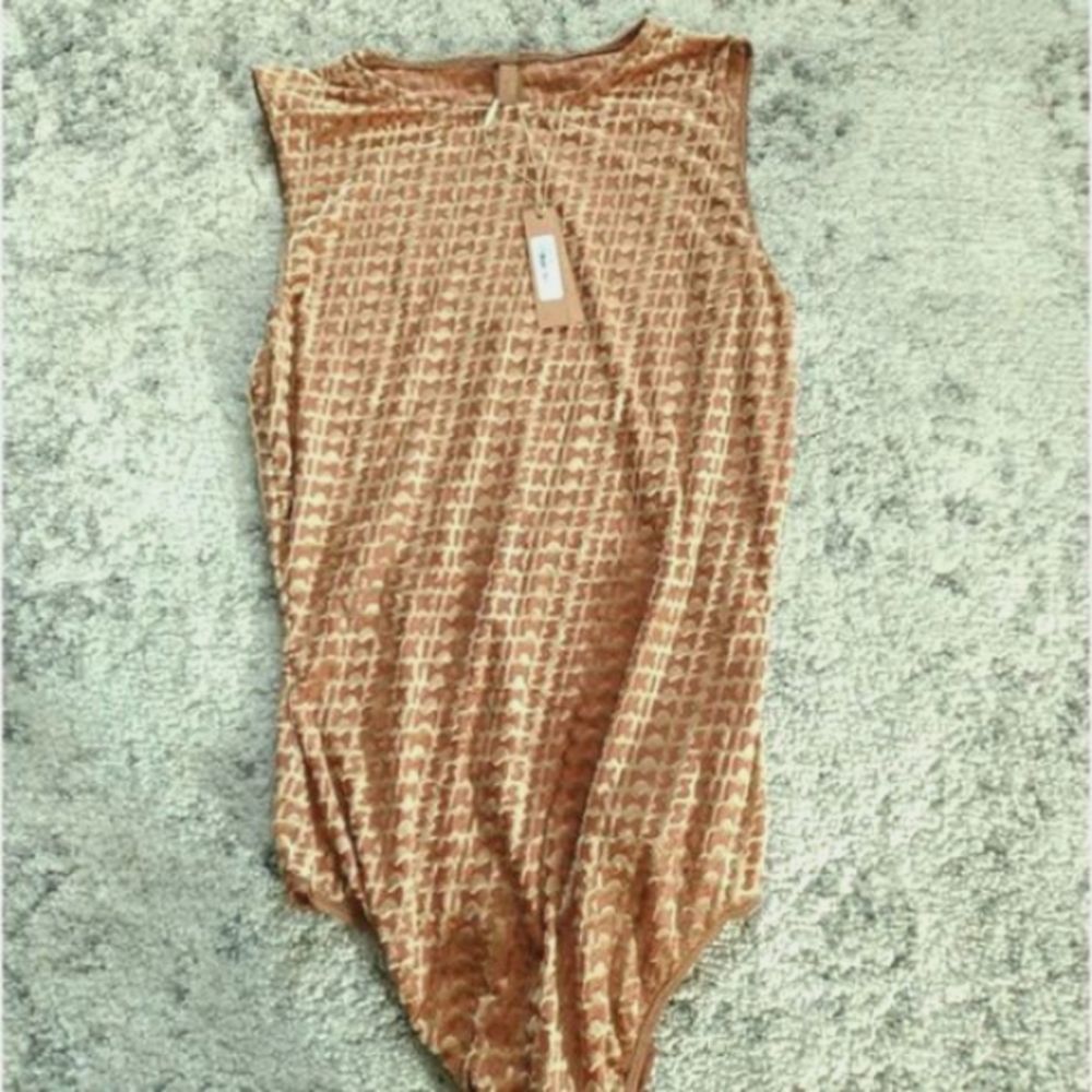 SKIMS Monogram-patterned logo bodysuit - Picture 9 of 10